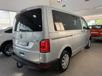 Usado VW Caravelle Comfortline 150 CV (110 kW) 2016 Gris / plata Van