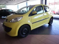 Usado Peugeot 107 54 CV (39 kW) 2007 Amarillo Utilitario