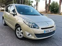 Usado Renault Scénic Dynamique 110 CV (80 kW) 2011 Beige Monovolumen
