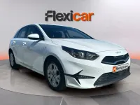 Usado Kia Ceed 136 CV (100 kW) 2023 Blanco Utilitario
