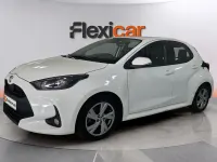 Usado Toyota Yaris Hybrid Active 116 CV (85 kW) 2025 Blanco Berlina