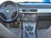 Usado BMW 318 143 CV (105 kW) 2011 Negro Familiar