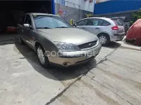 Usado Ford Mondeo Trend 115 CV (84 kW) 2003 Marrón Berlina