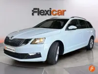 Usado Skoda Octavia Ambition 150 CV (110 kW) 2020 Blanco Familiar