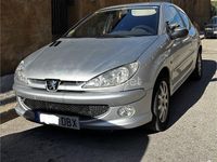 Usado Peugeot 206 Quiksilver 90 CV (66 kW) 2004 Gris / plata Berlina