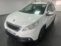 Usado Peugeot 2008 Allure 100 CV (73 kW) 2015 Marrón SUV