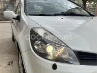 Usado Renault Clio II Dynamique 75 CV (55 kW) 2007 Blanco Berlina