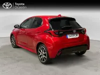 Usado Toyota Yaris Hybrid Style 116 CV (85 kW) 2022 Rojo Berlina
