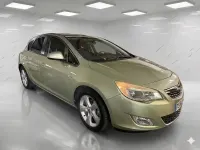 Usado Opel Astra Excellence 140 CV (102 kW) 2014 Verde Berlina