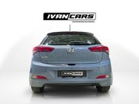 Usado Hyundai i20 84 CV (61 kW) 2015 Gris / plata Berlina