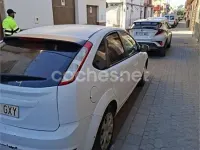 Usado Ford Focus Trend 109 CV (80 kW) 2010 Blanco Berlina