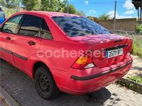 Usado Ford Focus Ambiente 90 CV (66 kW) 2002 Rojo Berlina
