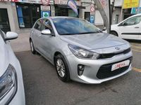 Usado Kia Rio 84 CV (61 kW) 2017 Gris / plata Berlina