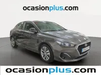 Usado Hyundai i30 120 CV (88 kW) 2019 Gris Berlina