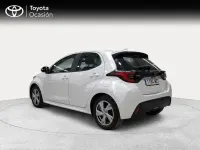 Używany Toyota Yaris Hybrid Active 116 KM (85 kW) 2025 Biały Sedan/Limuzyna