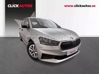 Usado Skoda Fabia Essence 80 CV (58 kW) 2025 Gris / plata Berlina