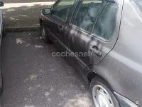 Usado VW Vento 75 CV (55 kW) 1992 Gris / plata Berlina