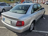 Usado Audi A4 110 CV (80 kW) 1999 Gris / plata Berlina