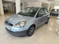 Usado Ford Fiesta Ghia 80 CV (58 kW) 2006 Azul Utilitario