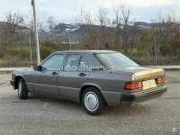 Usado Mercedes 190 109 CV (80 kW) 1991 Gris / plata Berlina