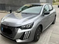 Usado Peugeot 208 Allure 100 CV (73 kW) 2024 Gris / plata Utilitario