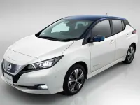 Usado Nissan Leaf N-Connecta 110 kW (150 CV) 2024 Gris Utilitario