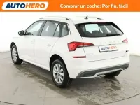 Usado Skoda Kamiq Ambition 95 CV (69 kW) 2021 Blanco SUV