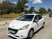 Usado Peugeot 208 Access 82 CV (60 kW) 2015 Blanco Utilitario