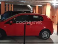 Usado Fiat Grande Punto Active 65 CV (47 kW) 2009 Rojo Utilitario