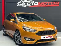 Usado Ford Focus ST-Line 125 CV (91 kW) 2018 Marrón Berlina