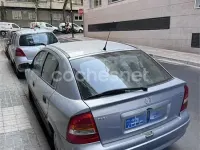 Usado Opel Astra Club 75 CV (55 kW) 2001 Gris / plata Berlina
