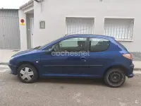 Usado Peugeot 206 70 CV (51 kW) 2003 Azul Berlina
