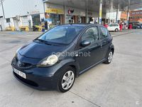 Usado Toyota Aygo 68 CV (50 kW) 2006 Gris / plata Utilitario