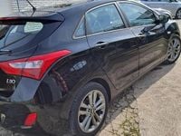 Usado Hyundai i30 GO! 100 CV (73 kW) 2015 Negro