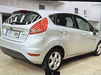 Usado Ford Fiesta Trend 90 CV (66 kW) 2009 Gris / plata Utilitario