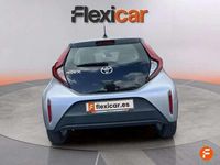 Usado Toyota Aygo Live 68 CV (50 kW) 2023 Gris Utilitario
