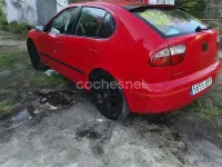 Usado Seat Leon 110 CV (80 kW) 2002 Rojo Utilitario