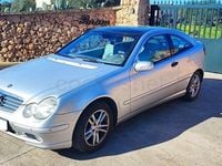 Usado Mercedes C200 163 CV (119 kW) 2001 Gris / plata Berlina