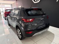 Usado Kia Stonic 100 CV (73 kW) 2025 Gris / plata SUV