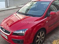 Usado Ford Focus Sport 145 CV (106 kW) 2005 Rojo Berlina