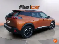 Usado Peugeot 2008 Active 110 CV (80 kW) 2021 Naranja SUV
