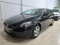 Usado Volvo V40 Momentum 120 CV (88 kW) 2015 Negro Utilitario