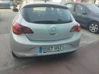 Usado Opel Astra Selective 116 CV (85 kW) 2014 Gris / plata Berlina