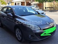 Usado Renault Mégane Dynamique 105 CV (77 kW) 2009 Gris / plata Berlina