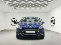 Usado Peugeot 208 Signature Sky 82 CV (60 kW) 2019 Negro Utilitario