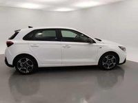 Usado Hyundai i30 N Line 120 CV (88 kW) 2024 Atlas white Berlina