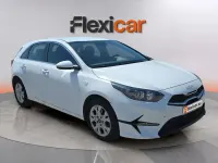 Usado Kia Ceed 136 CV (100 kW) 2023 Blanco Utilitario