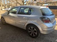 Usado Opel Astra Cosmo 100 HP (73 kW) 2007 Cinzento Sedan