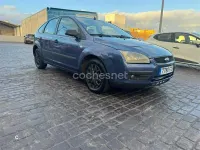 Usado Ford Focus Trend 100 CV (73 kW) 2006 Azul Berlina