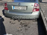 Usado VW Passat Highline 130 CV (95 kW) 2004 Gris / plata Berlina